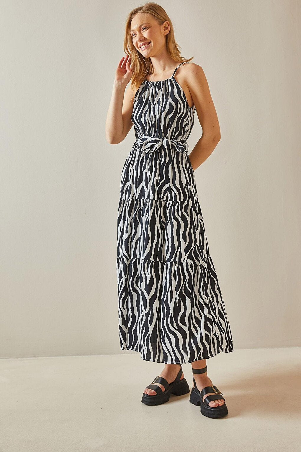 Black Halter Neck Patterned Maxi Dress 5YXK6-47989-02