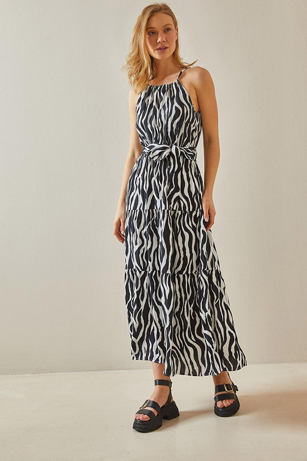 Black Halter Neck Patterned Maxi Dress 5YXK6-47989-02