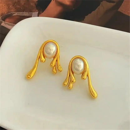 Dripping Earrings with Pearls