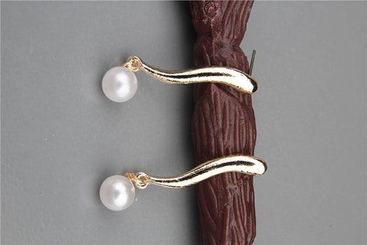 Curved Earrings with Pearls