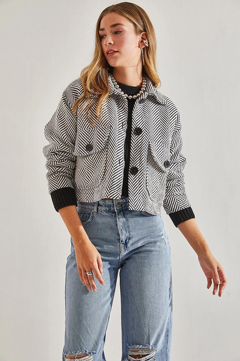 Women's Herringbone Patterned Buttoned Short Jacket