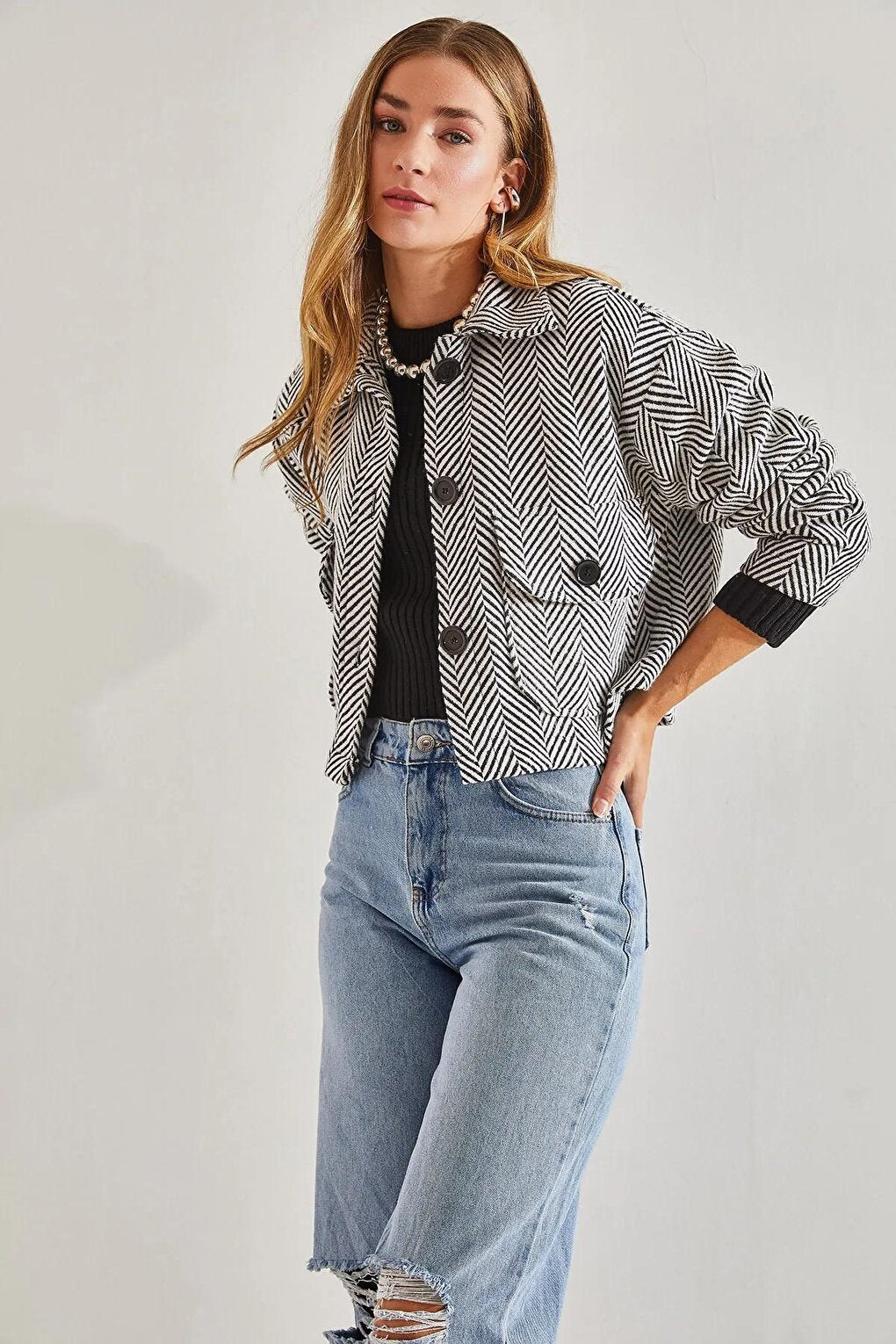 Women's Herringbone Patterned Buttoned Short Jacket