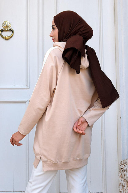 Hooded Sweat Cream with Striped Sleeves