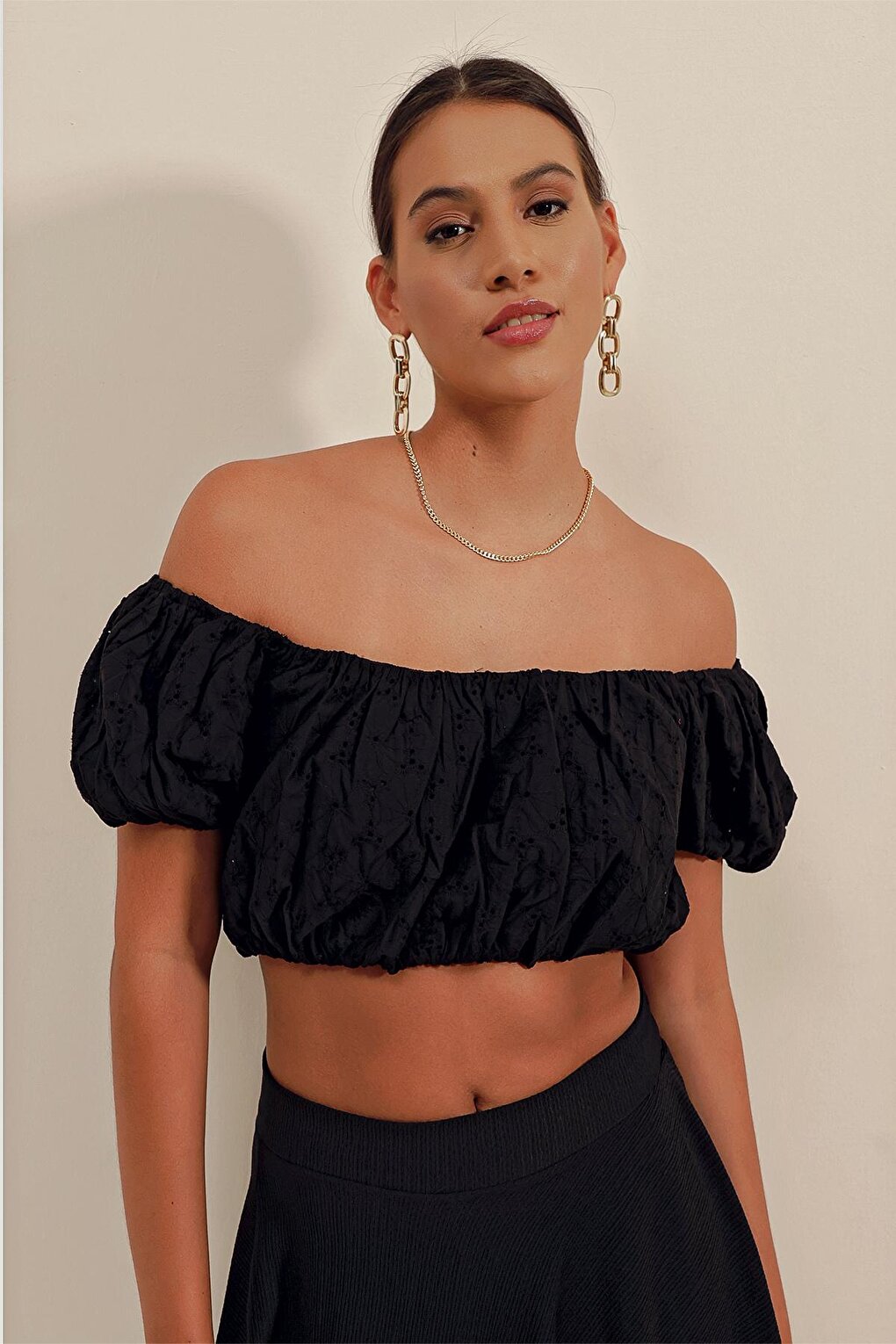 0481 Scalloped Strapless Blouse - Black