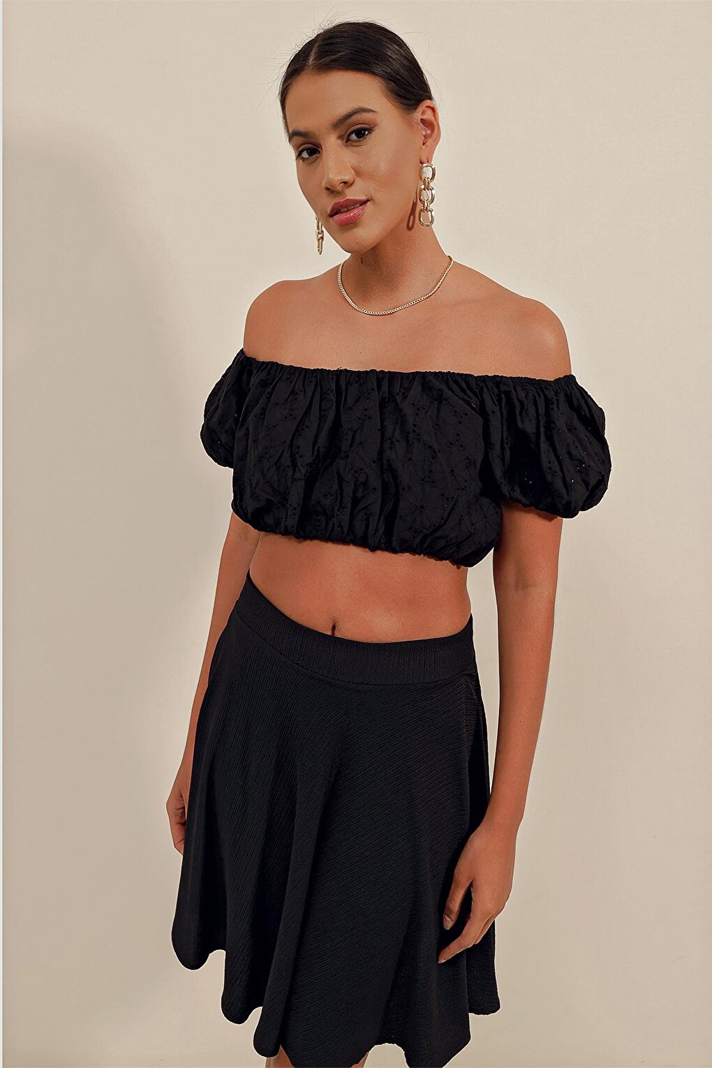 0481 Scalloped Strapless Blouse - Black