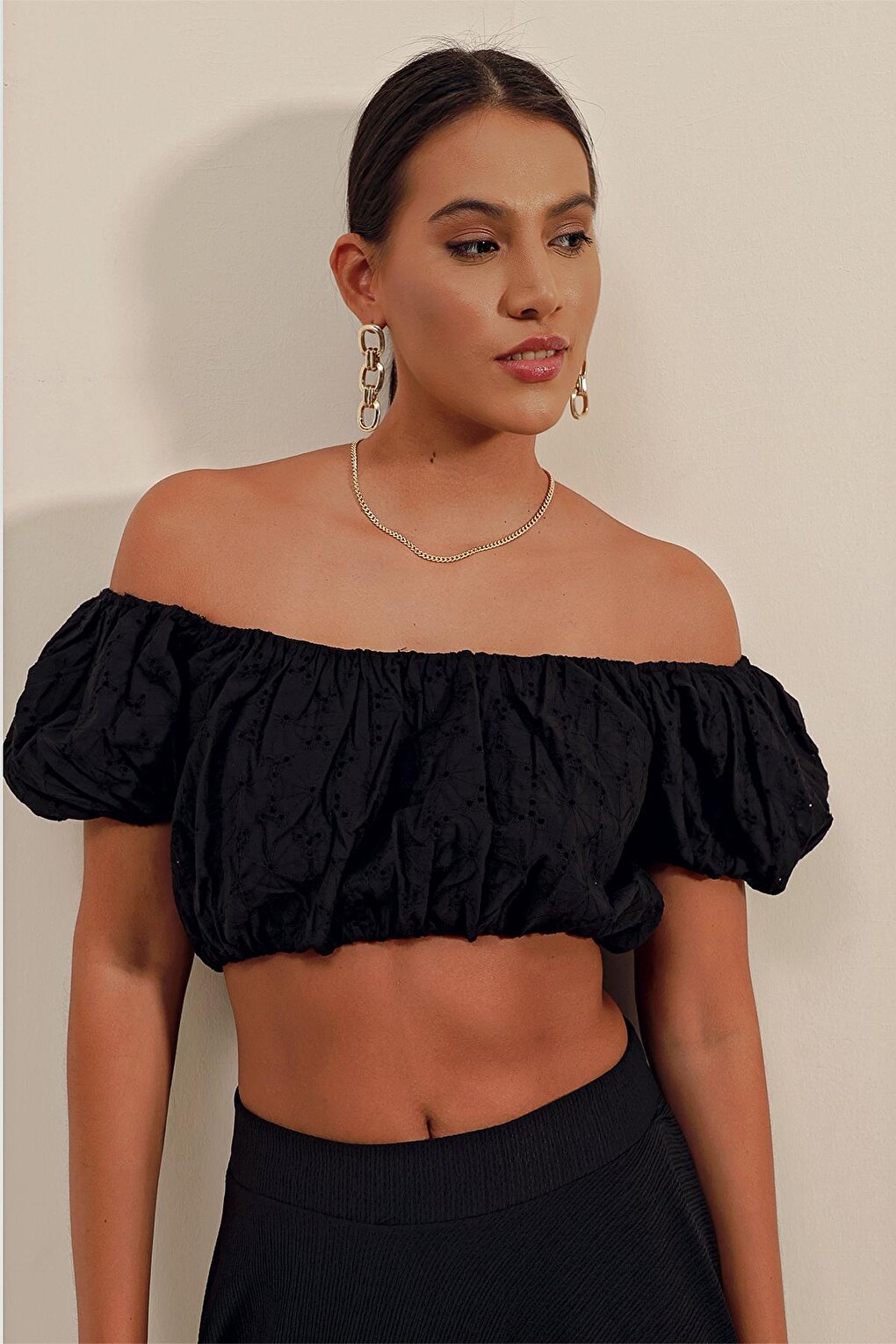 0481 Scalloped Strapless Blouse - Black