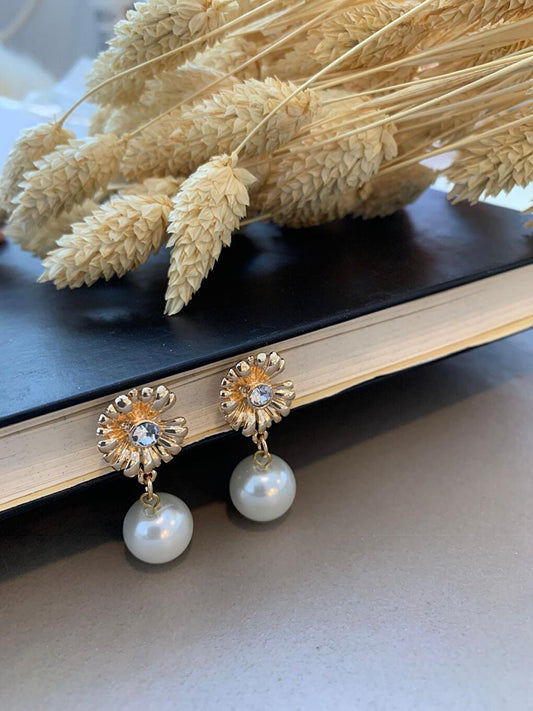 Vintage Daisy Earrings with Pearls