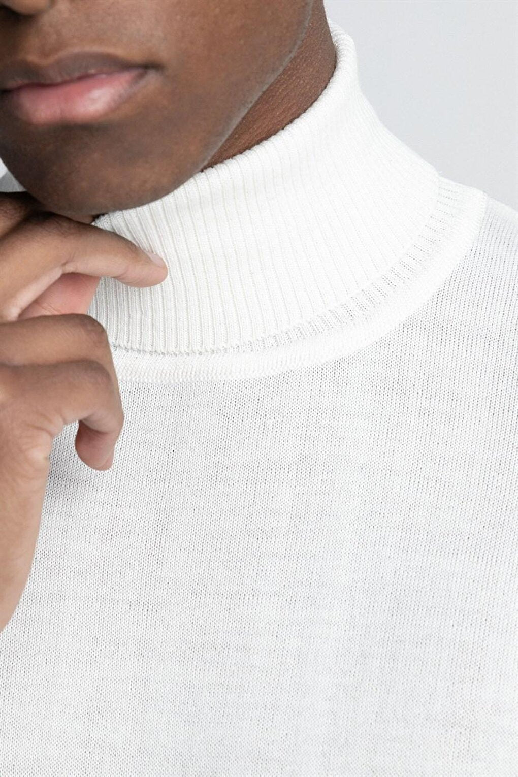 Slim Fit Narrow Cut Full Turtle Collar Plain Wool Men's White Sweater