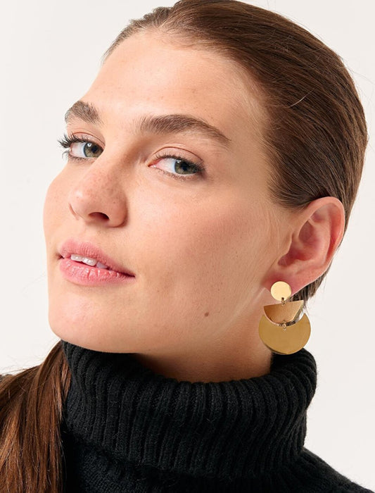 Stylish Earrings with Large Figures in Gold