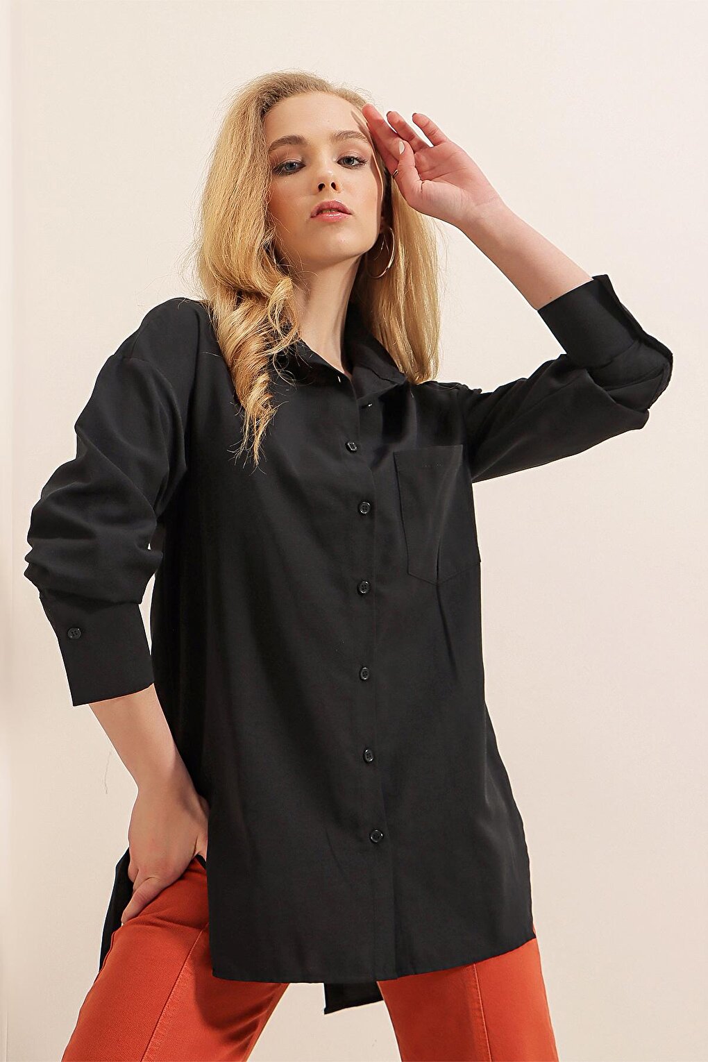 3952 Buttoned Back Boyfriend Shirt - Black