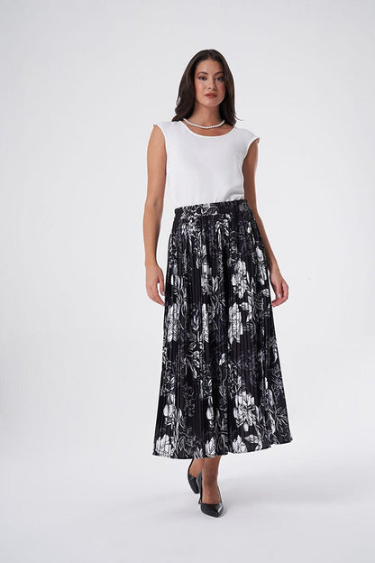 Patterned Pleated Black Skirt