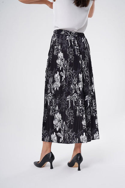 Patterned Pleated Black Skirt