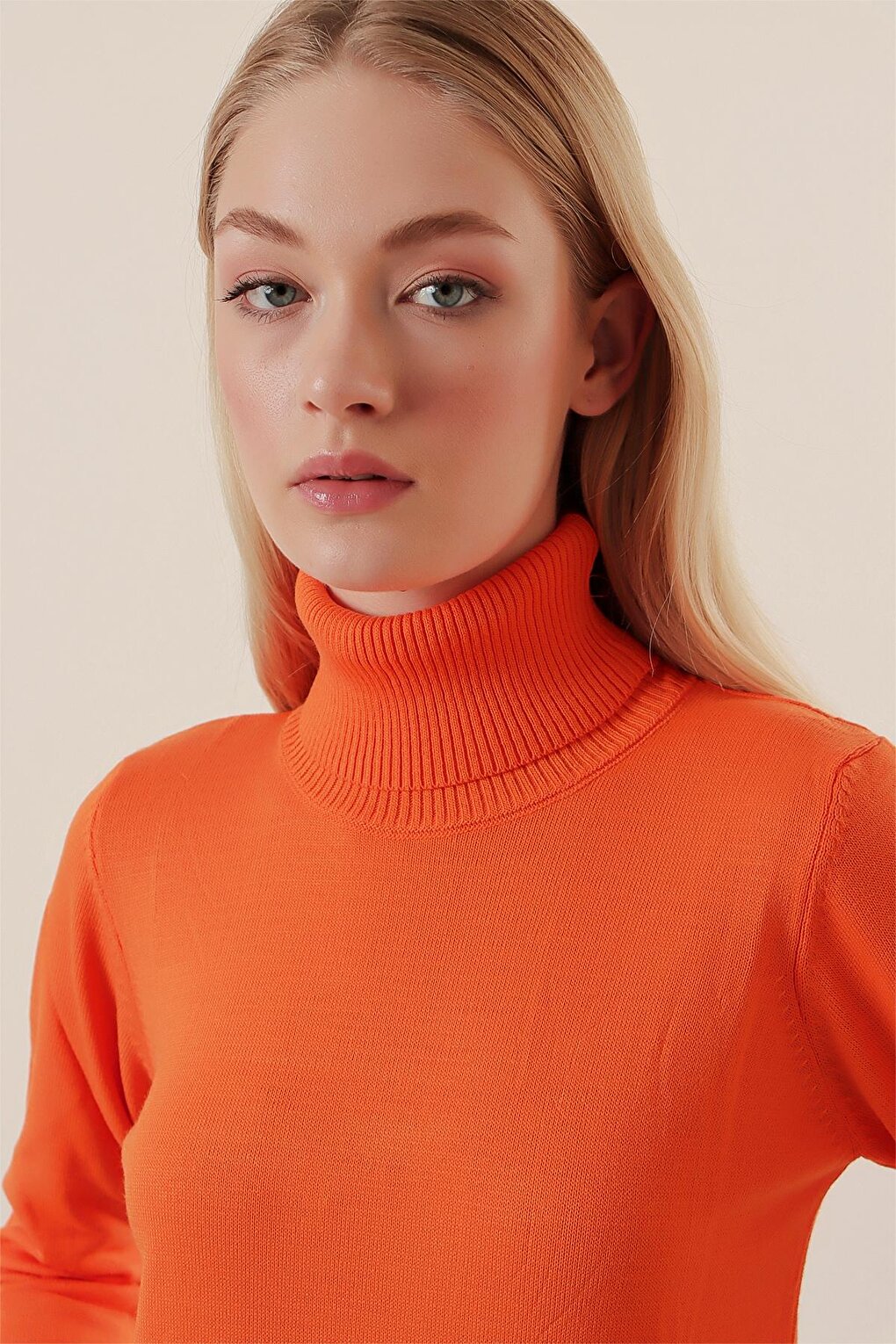 15747 Turtleneck Knitwear Sweater - Orange