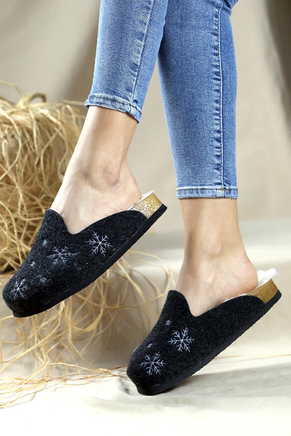 Comfortable Women's Home Slippers with Fur 020-02100-21 BLACK SNOWy