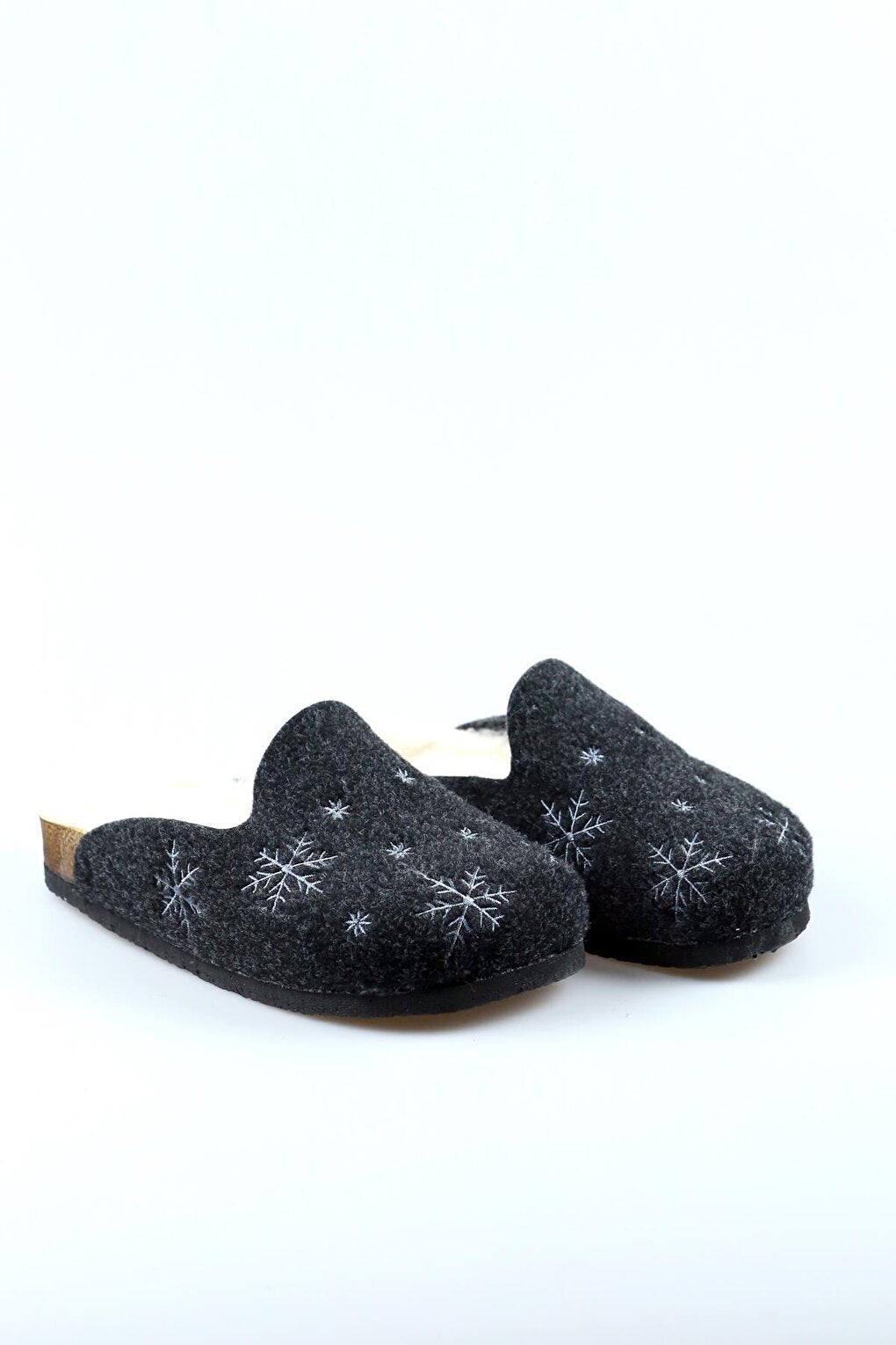 Comfortable Women's Home Slippers with Fur 020-02100-21 BLACK SNOWy