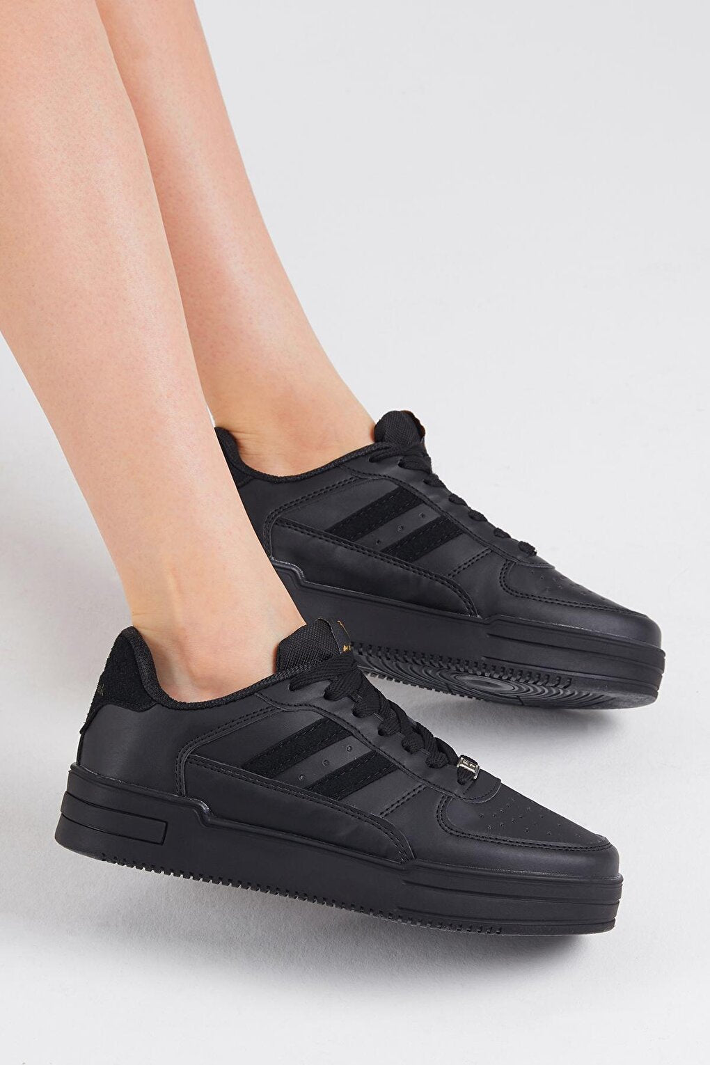 Unisex Black Black Side Striped Lace-up Comfortable Mold Sneaker