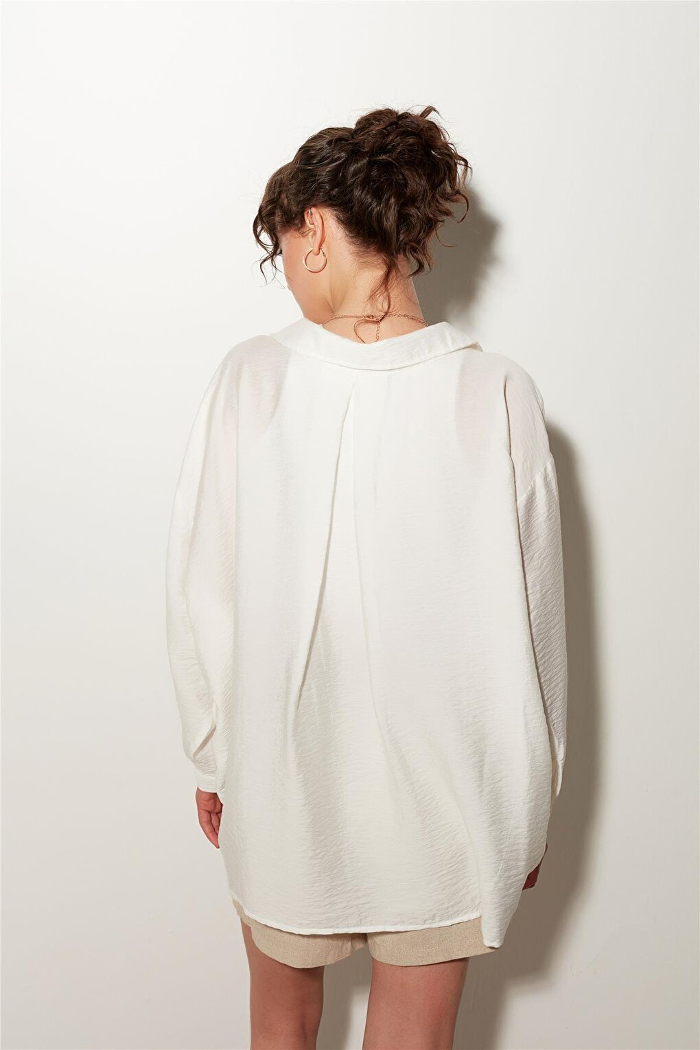 Ecru Oversize V-Neck Shirt SS23G4796EK