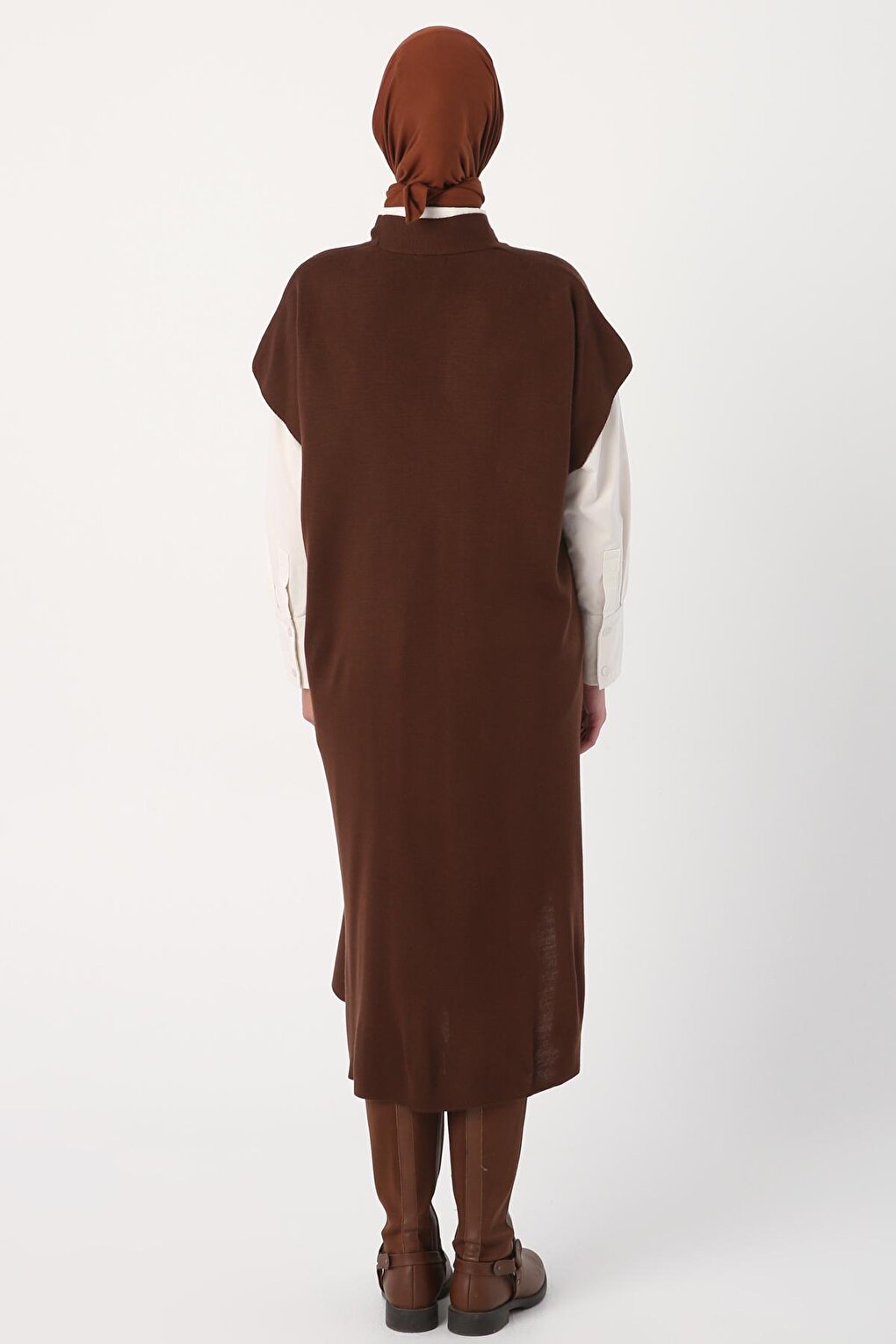 Long Knitwear Vest with Brown Pockets