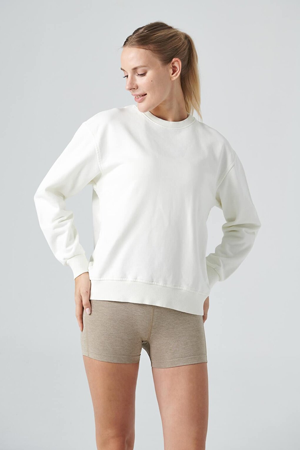 Lydney Women's Crew Neck Sweatshirt Cream