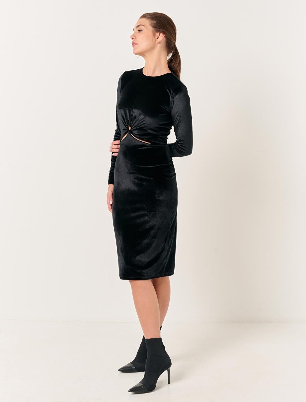 Black Window Detailed Velvet Midi Dress