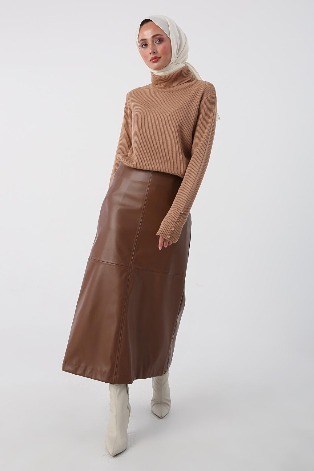 Leather Skirt with Soild Stitching Detail