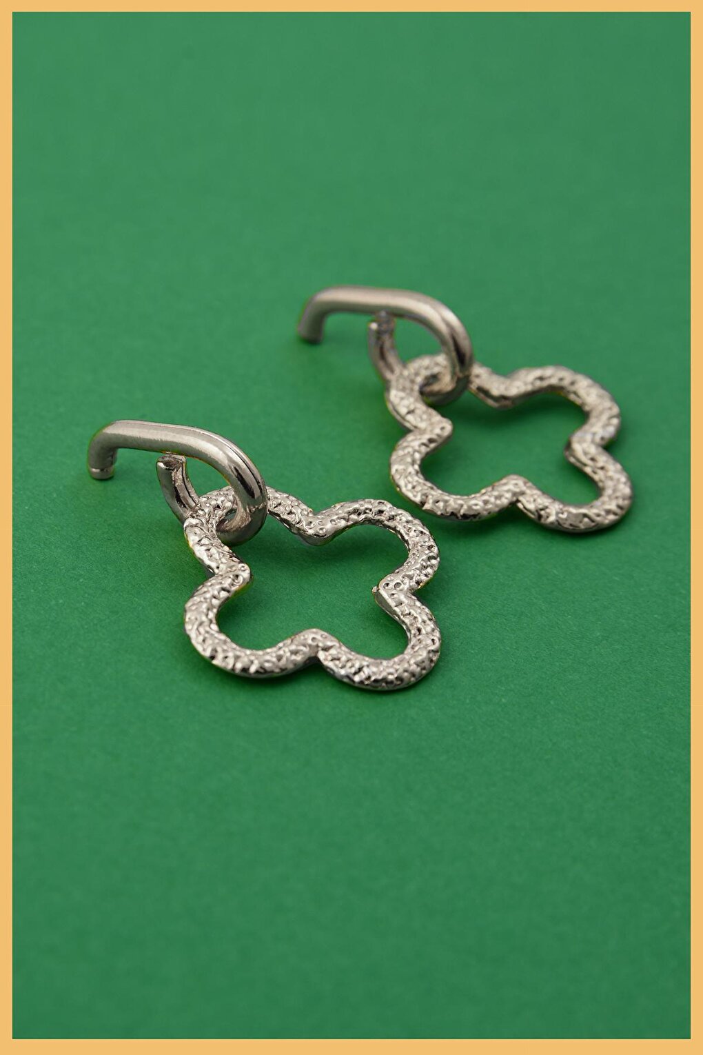 Silver Plated Clover Shaped Pendant Earring