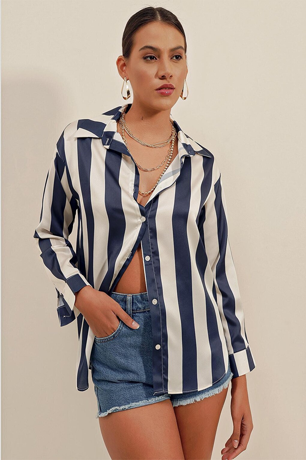 3964 Lightly Flowing Striped Satin Shirt - Dark Blue