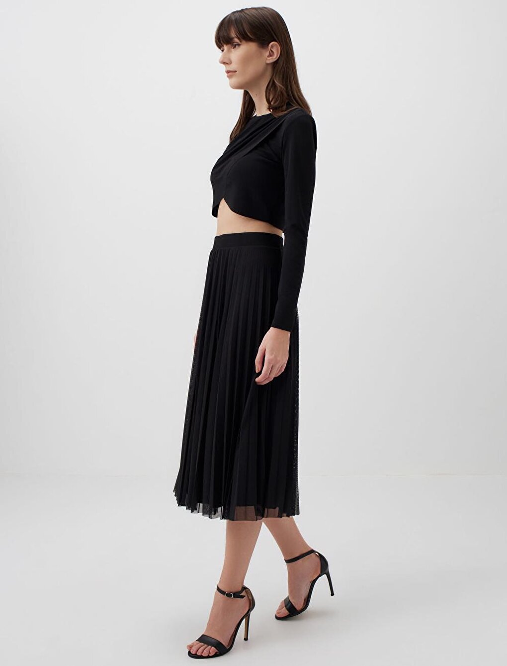 Black Normal Waist Pleated Mesh Midi Skirt