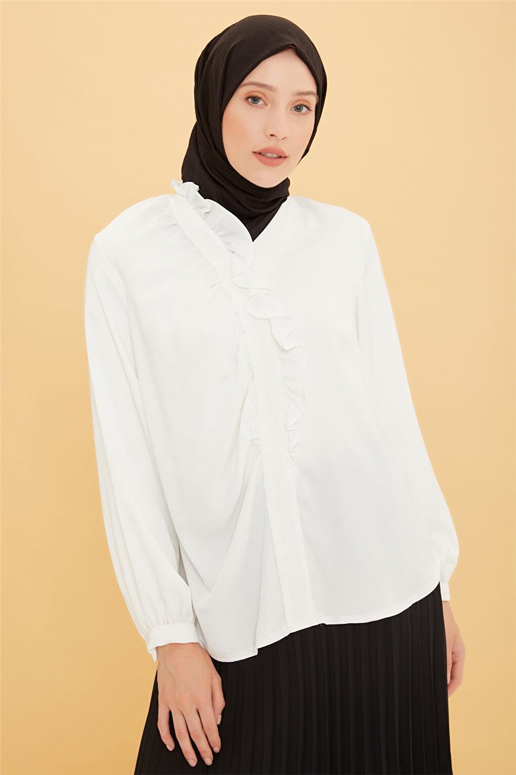 Ruffled Collar Shirt 22Y3105