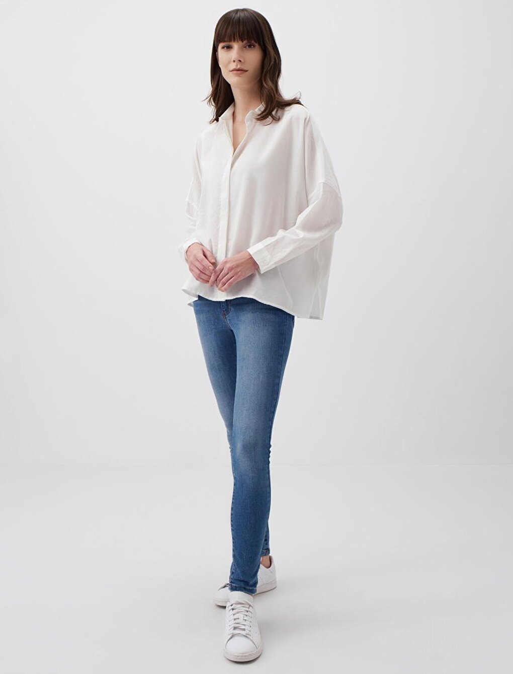 White Loose Cut Low Sleeve Long Back Woven Shirt