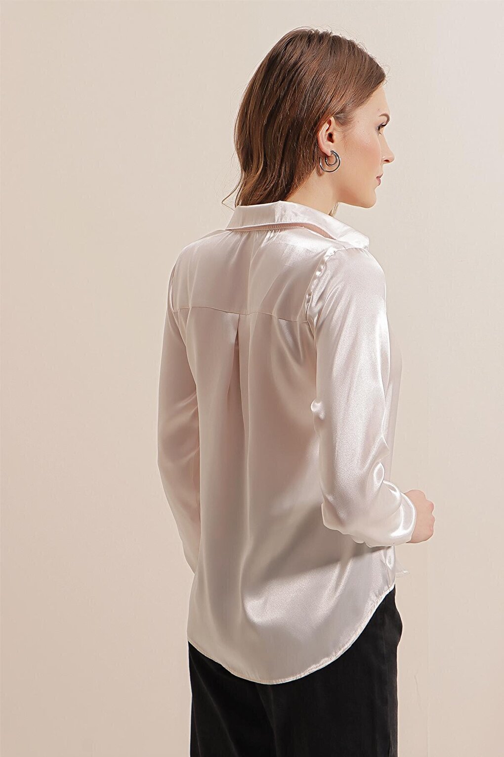 3964 Lightly Flowing Satin Shirt - Cream