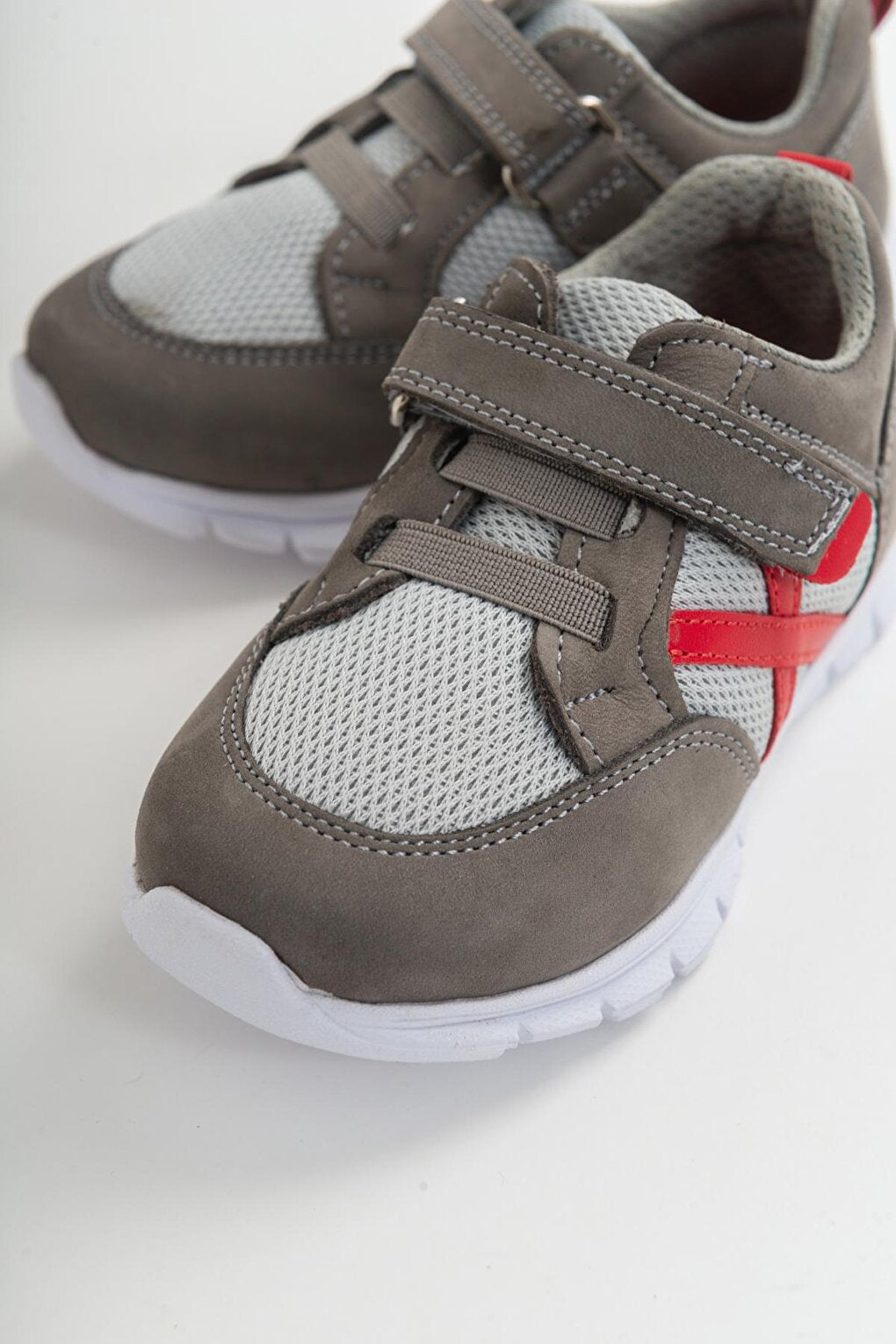 Unisex Children's Gray Leather healthy Supported Sports Shoes