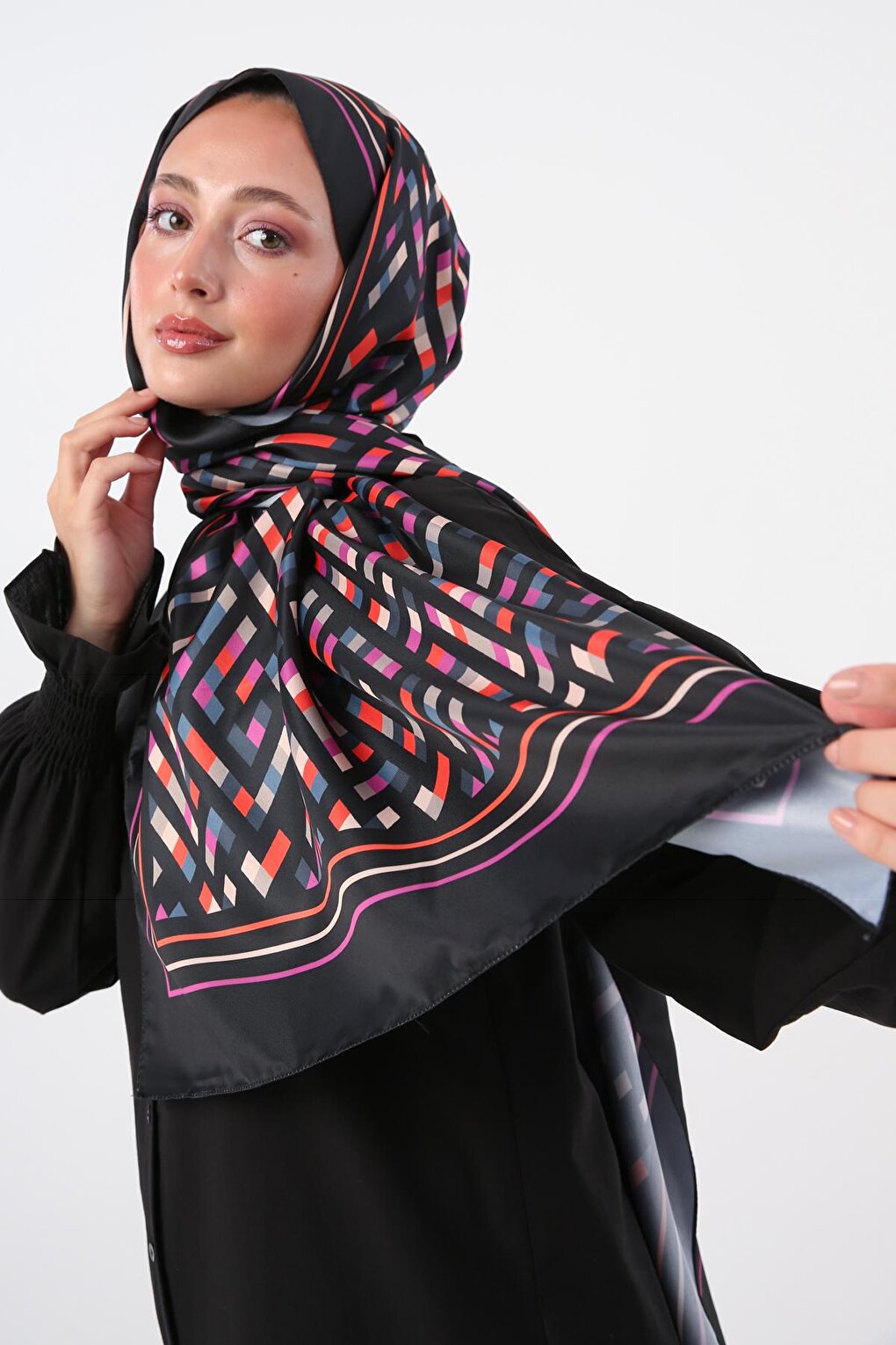 Black-Red Patterned Twill Shawl