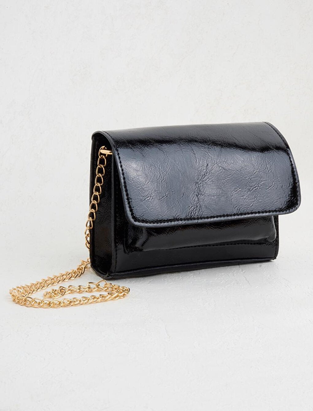 Stylish Shoulder Bag with Black Chain Strap