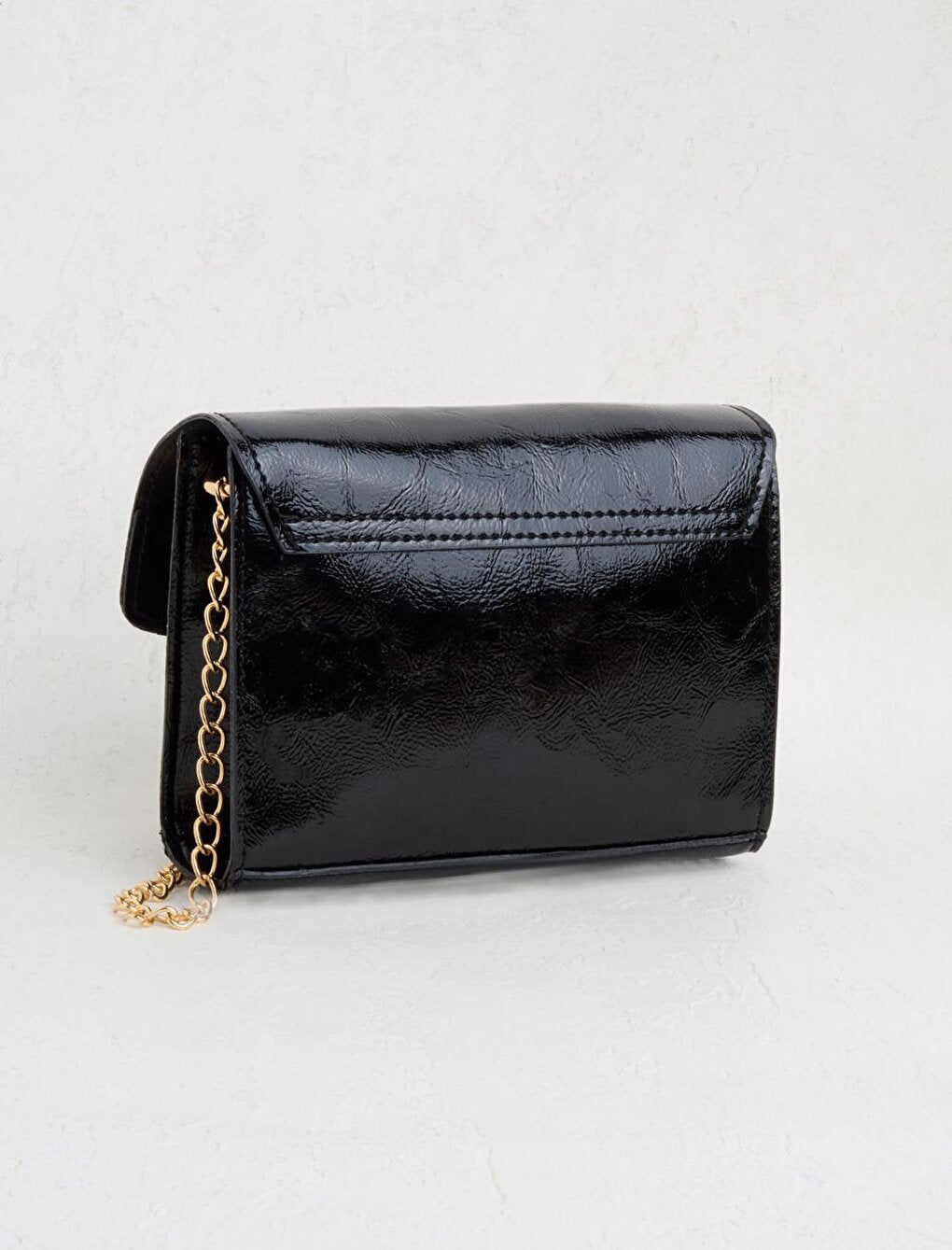 Stylish Shoulder Bag with Black Chain Strap