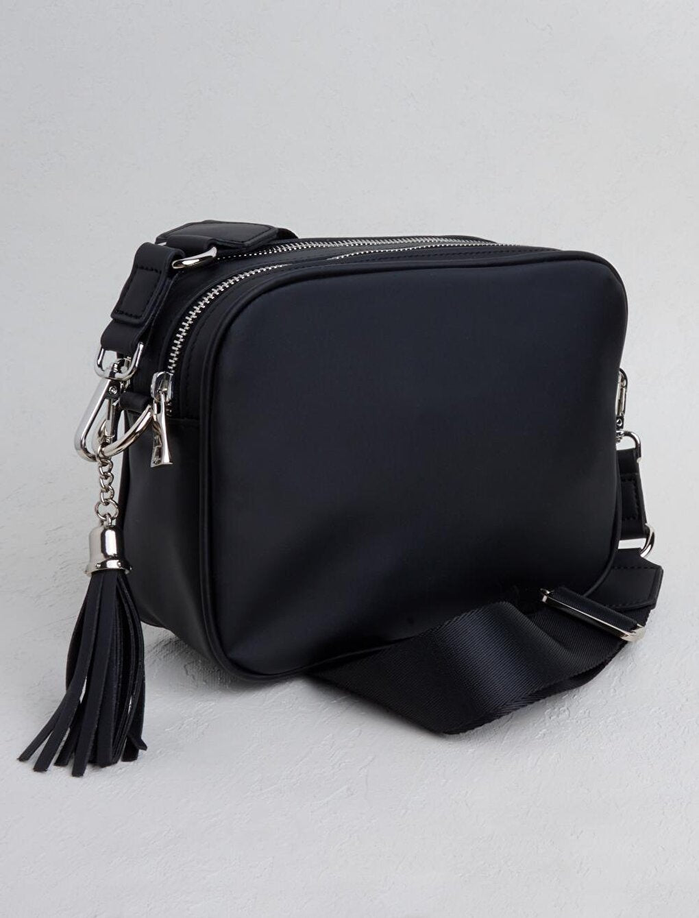 Black Adjustable Strap Zippered Stylish Bag