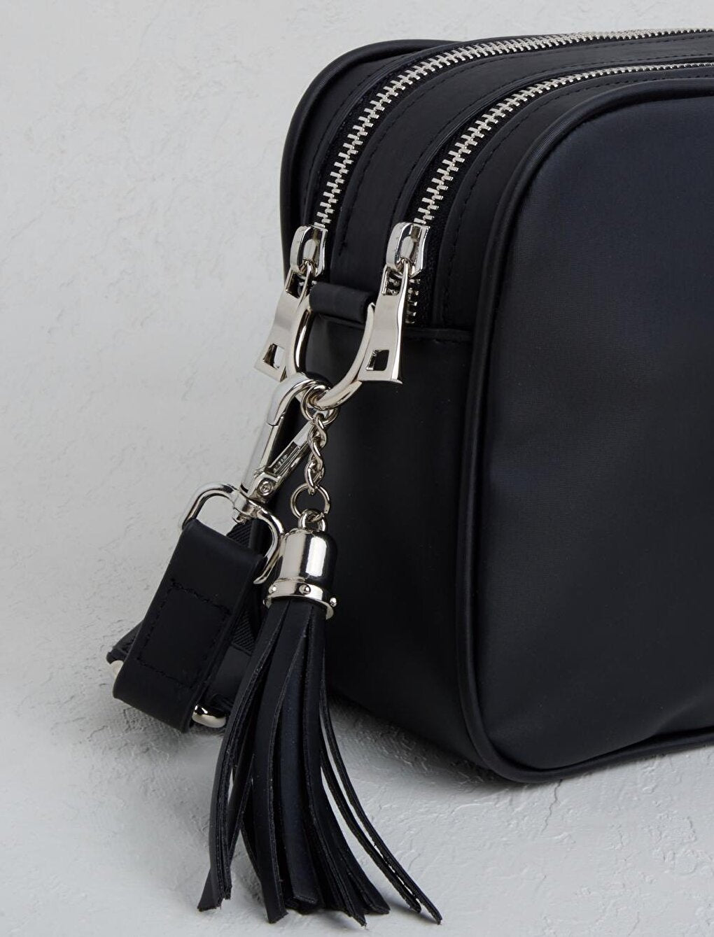 Black Adjustable Strap Zippered Stylish Bag