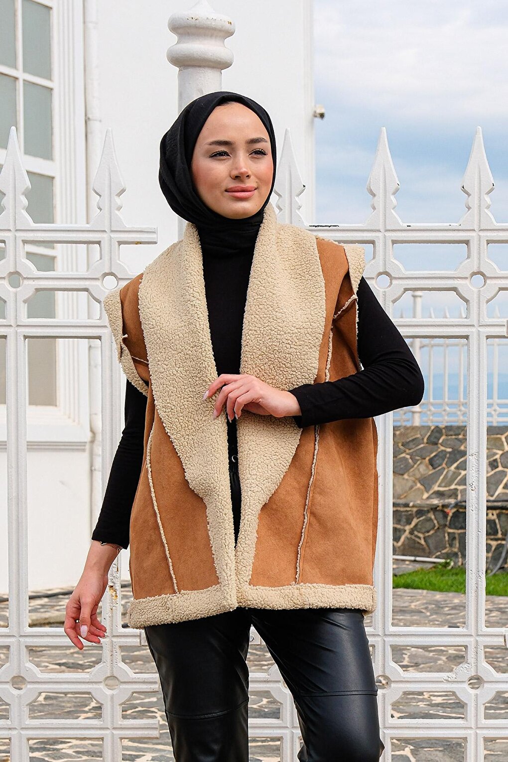 Oversize Furry Nubuck Vest Camel