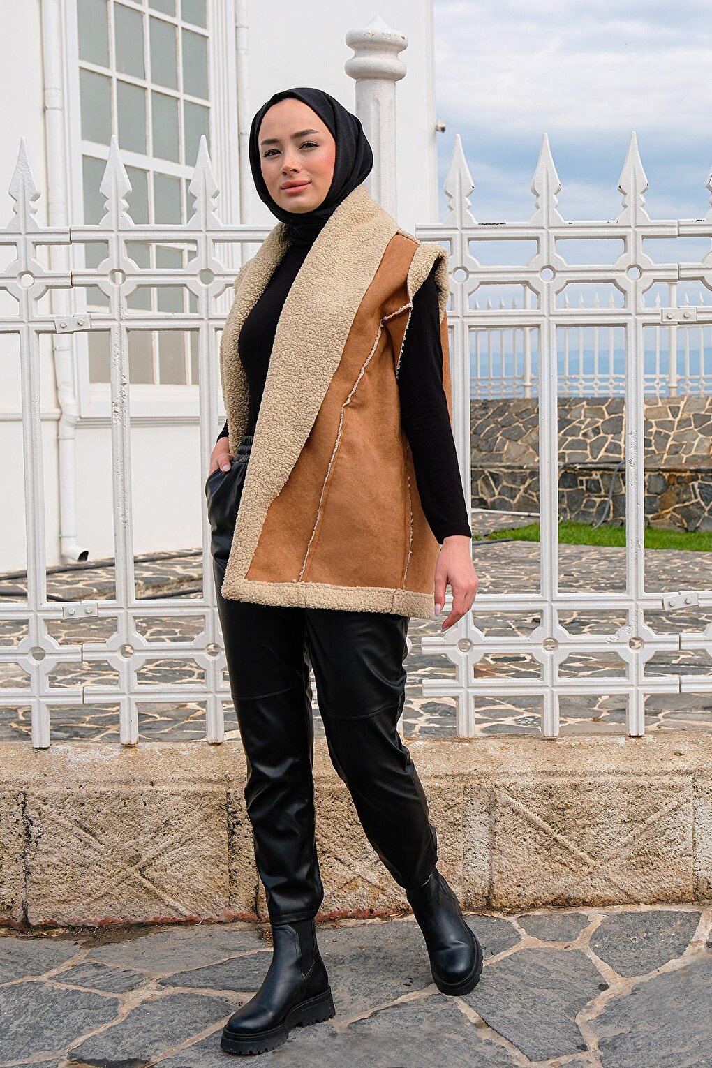 Oversize Furry Nubuck Vest Camel