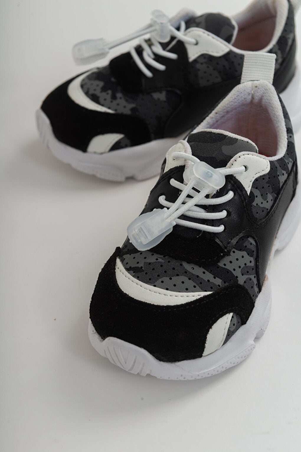 Boy's Black healthy Supported Sports Shoes