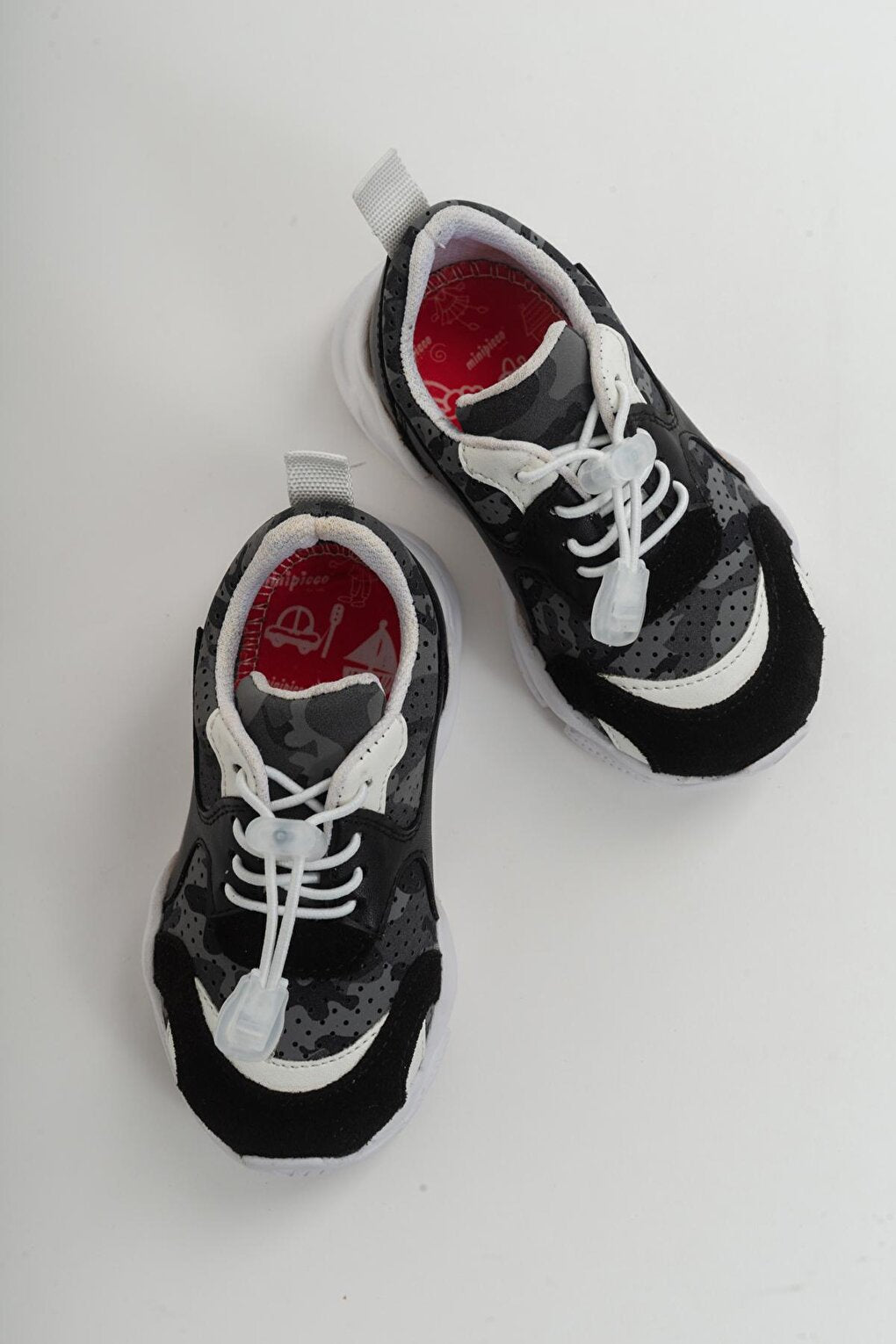 Boy's Black healthy Supported Sports Shoes