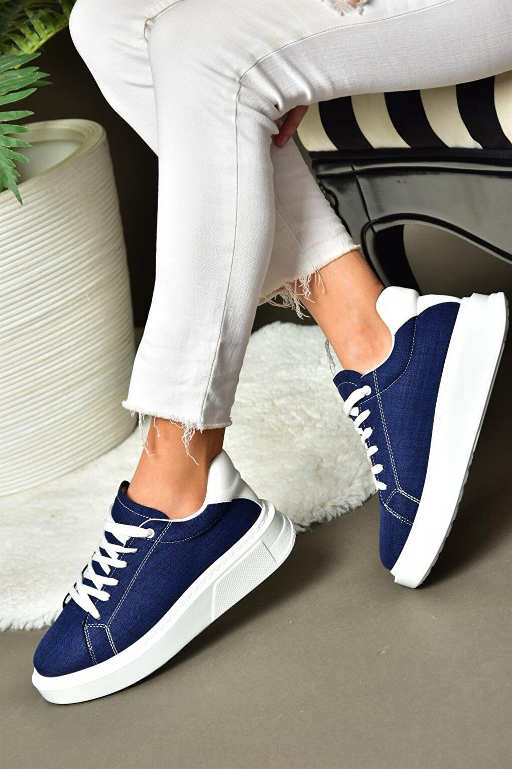 P848231410 Navy Blue/White Women's Sneakers