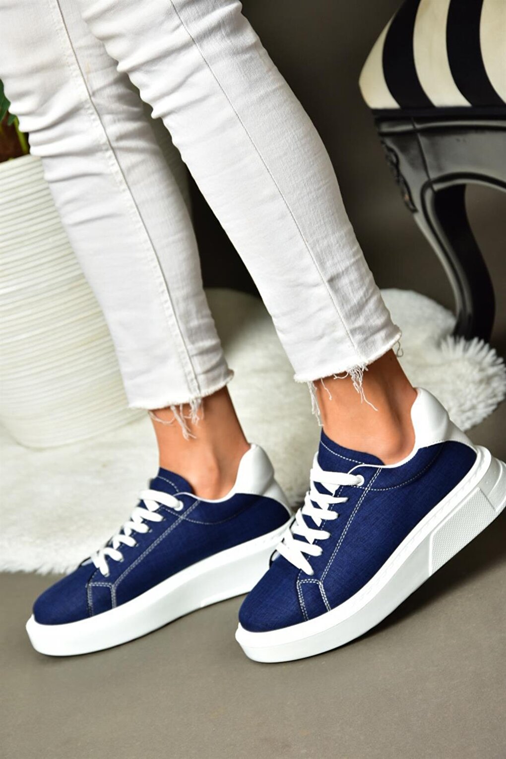 P848231410 Navy Blue/White Women's Sneakers