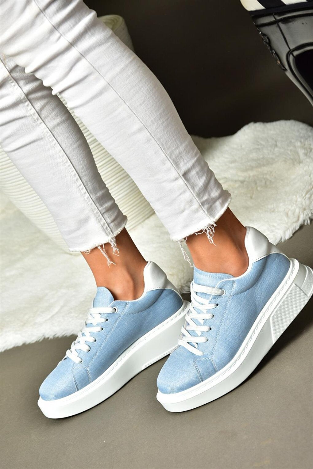 P848231410 Blue/White Women's Sneakers