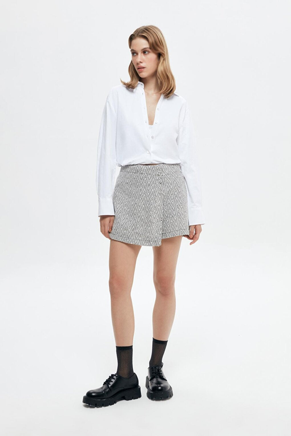 Button Detailed Shorts Skirt Ecru