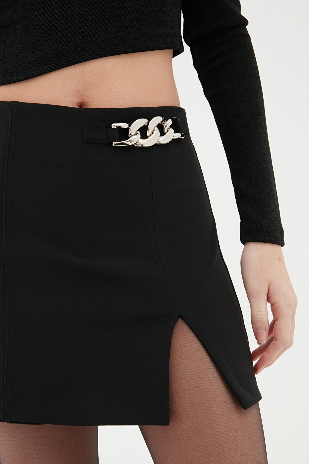 Chain Accessory Slit Detailed Shorts Skirt Black