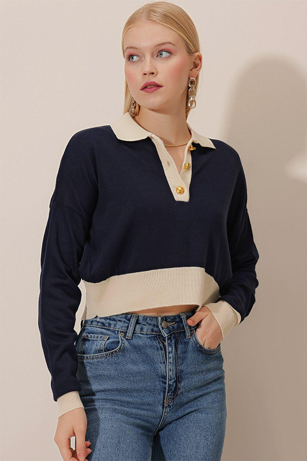 Two-Tone Gold Buttoned Knitwear Crop BLOUSE