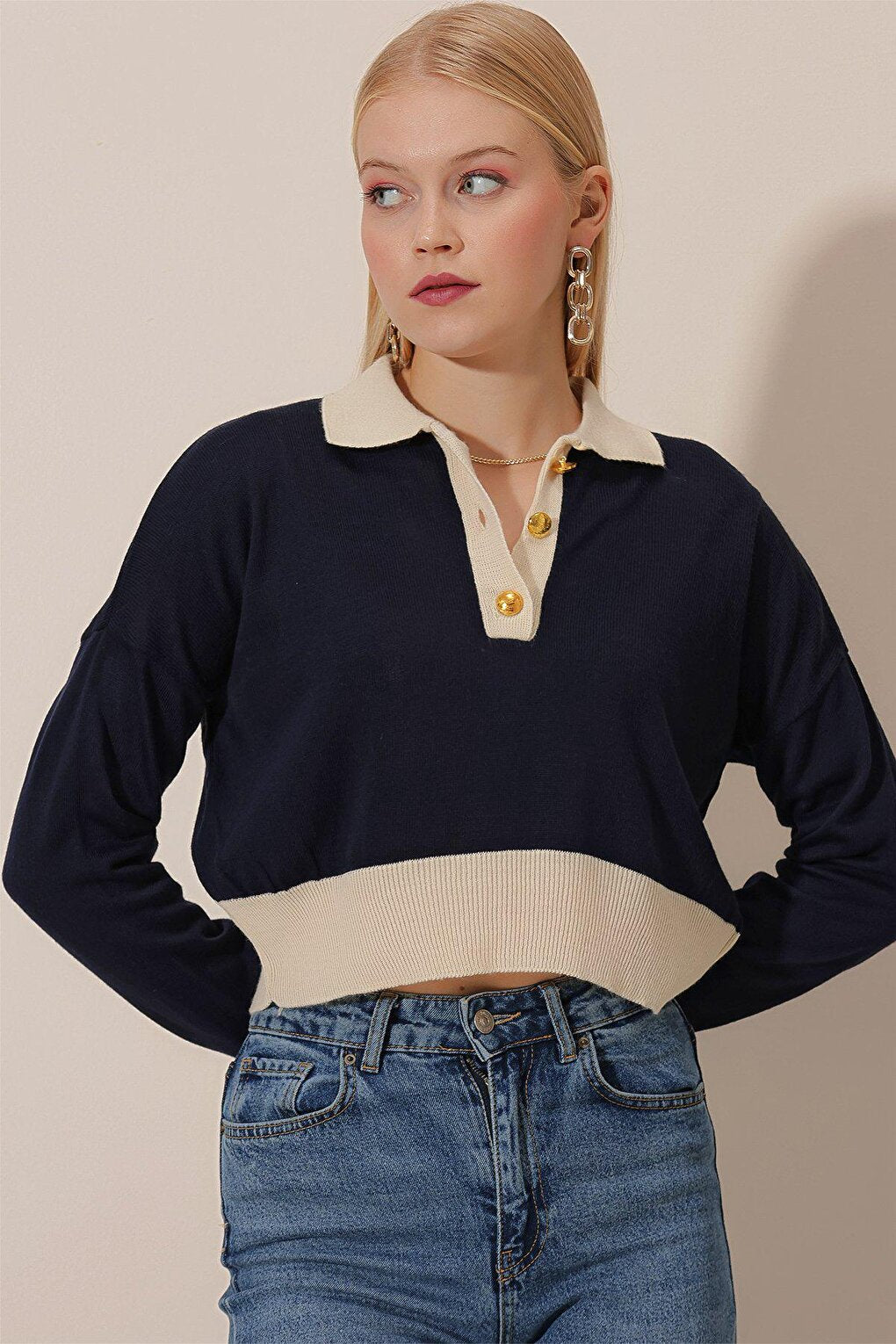 Two-Tone Gold Buttoned Knitwear Crop BLOUSE