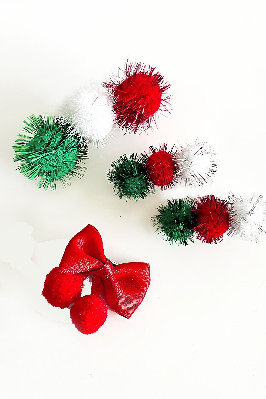 Christmas Pompoms Kids Buckle 4 Pack