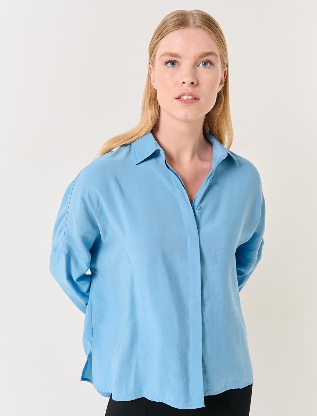 Sky Blue Loose Cut Low Sleeve Long Back Woven Shirt